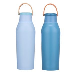 Garrafa de água com isolamento de metal revestido a pó