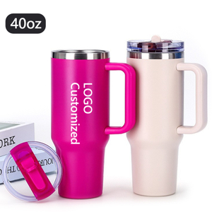 Copo SureGrip isolado em branco de aço inoxidável de 40 onças com tampa